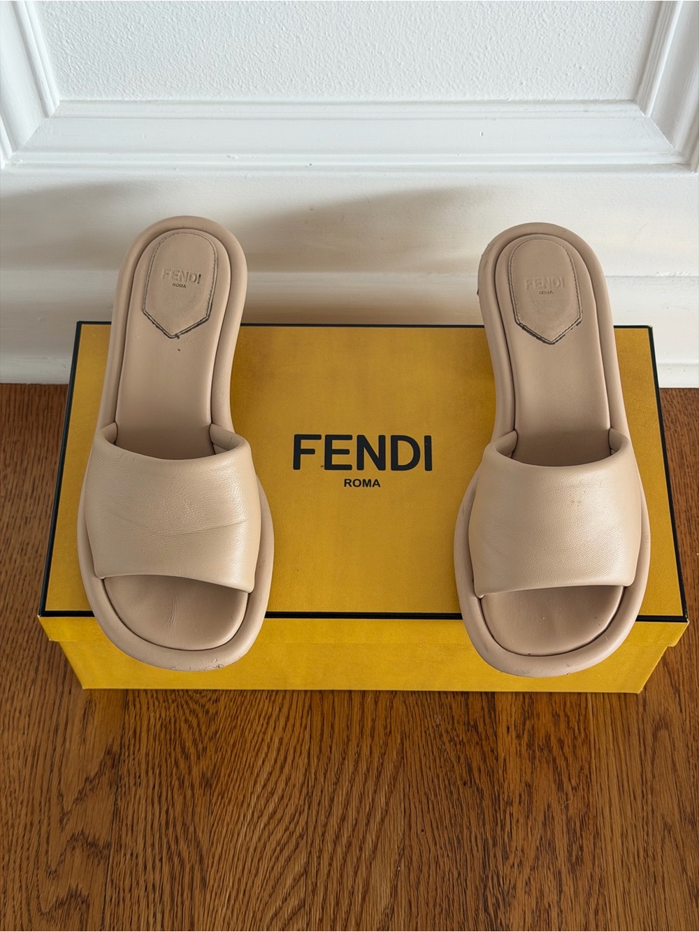 Fendi FF cut Baguette Nappa Leather Sandals I - Picture 3 of 7